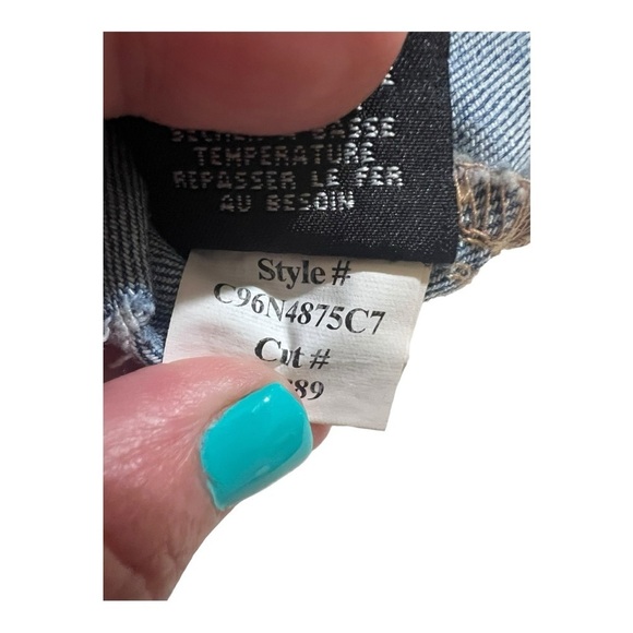 Leora 1822 Denim Rolled Cuff Distressed Maternity Denim Shorts Medium Wash - Picture 10 of 14